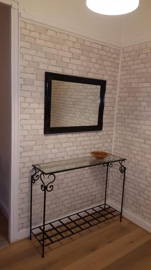 Apartment Beau F3, Renove, Calme, En Plein Centre De *